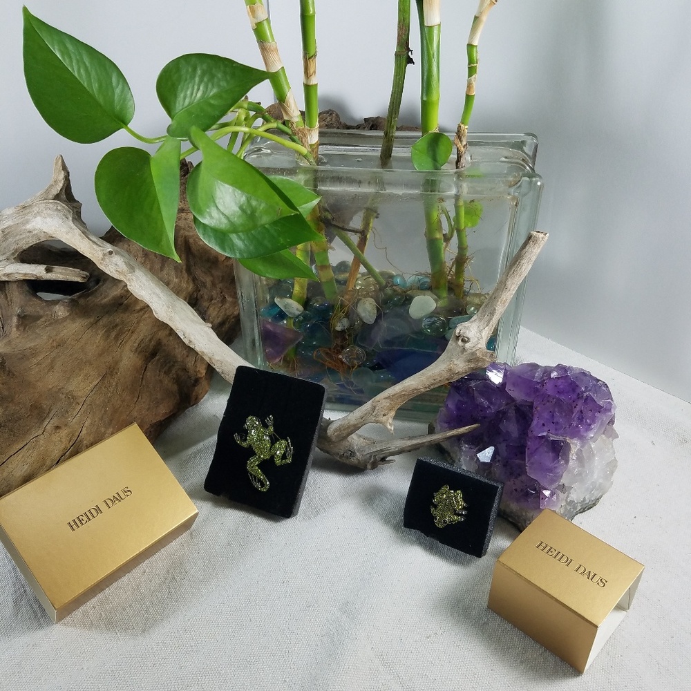 Heidi Daus Frog ring and pin bundle of two